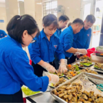 Trung tâm nghệ thuật NBK ART, tặng quà tết Trung thu cho Người có công tại Trung tâm Nuôi dưỡng và Điều dưỡng Người có công số 2 Hà Nội.